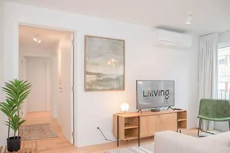 Apartment Liiiving In - Modern & Glam