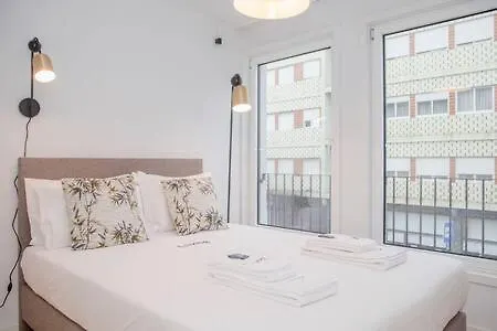 Liiiving In - Modern & Glam *
