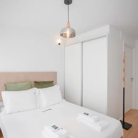 Liiiving In - Modern & Glam
