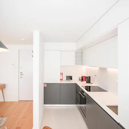 Apartment Liiiving In - Modern & Glam