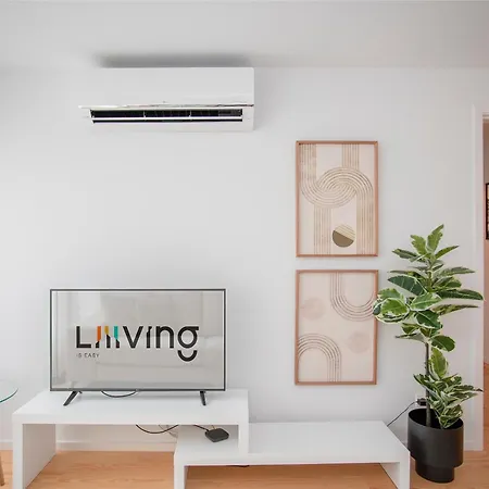 Liiiving In - Modern & Glam Apartment